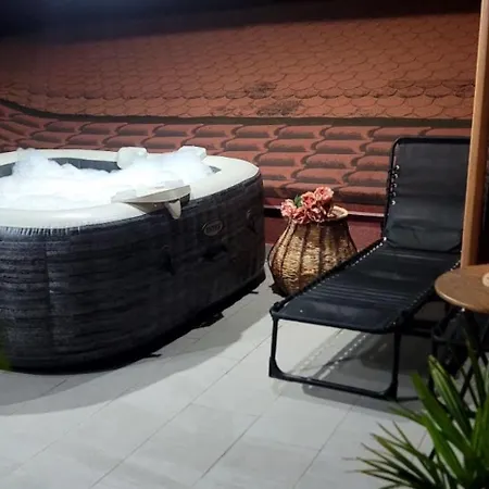 Private Rooftop Jacuzzi- Side Duplex غوليم
