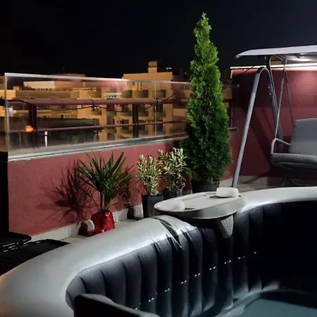 Lägenhet Private Rooftop Jacuzzi- Side Duplex Golem (Tirana)