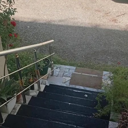 Lägenhet Private Rooftop Jacuzzi- Side Duplex Golem (Tirana)